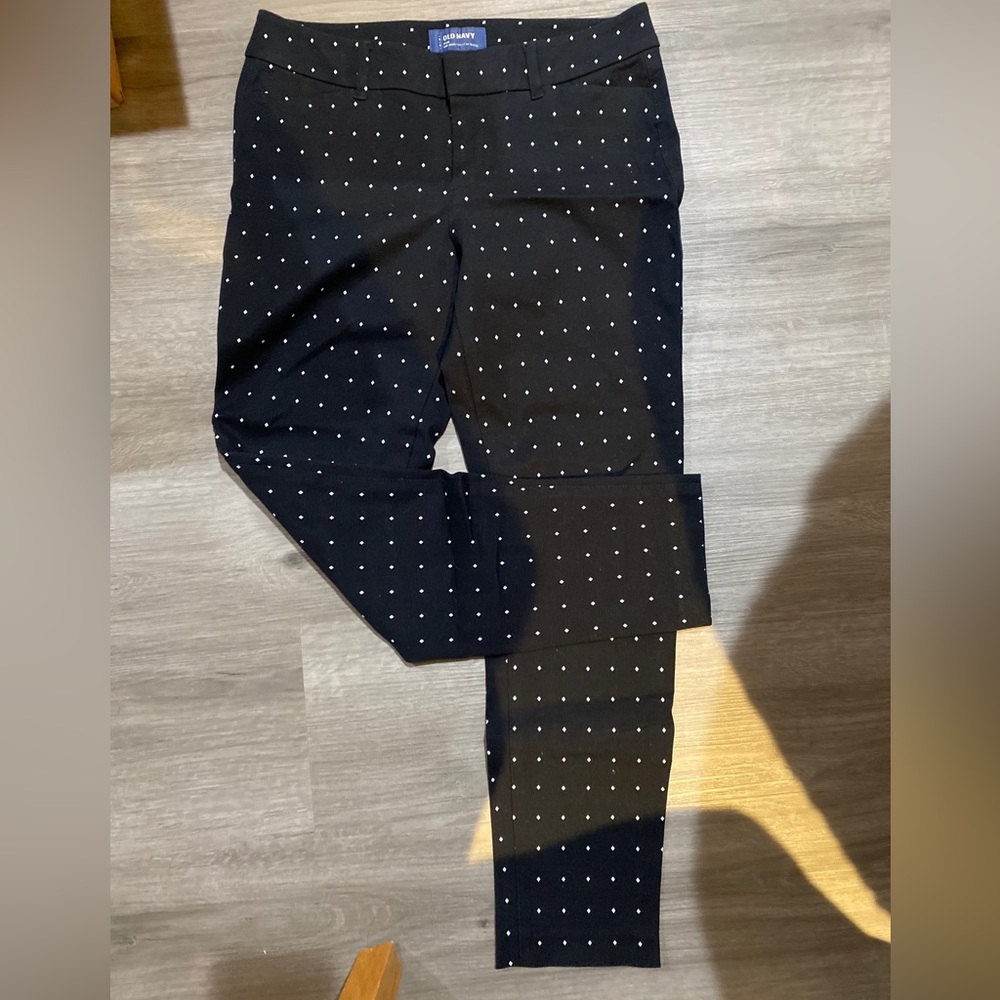 Old navy black pixie pants size 4